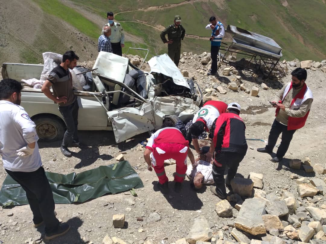 سقوط خودرو به دره یک مرد را به کام مرگ کشید/ تصاویر