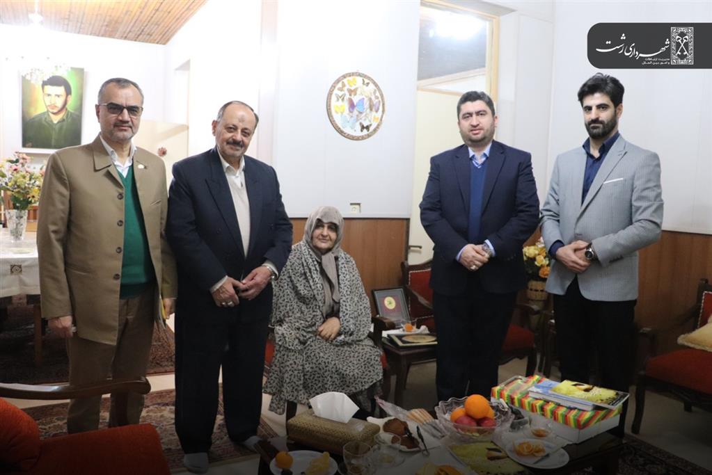 دیدار سرپرست شهرداری و رئیس شورای اسلامی شهر رشت با خانواده شهید امین اصغری