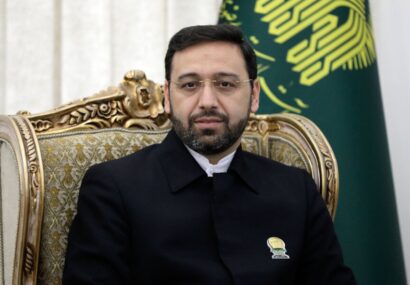 وقتی شهادت در لباس خدمت بر تن می‌نشیند/ میز خدمتش پایین پای امام رضا(ع) بود
