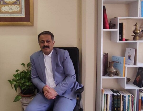 پژوهشگر گیلانی جایزه بین‌المللی «سقراط» را دریافت کرد
