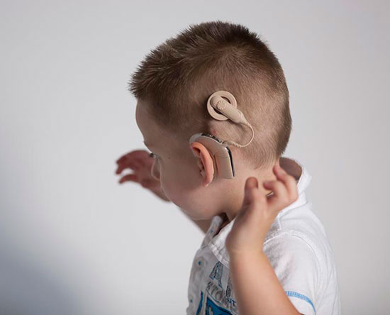 امکان کاشت حلزون شنوایی در گیلان با عمل جراحی دو کودک رسمی آغاز شد