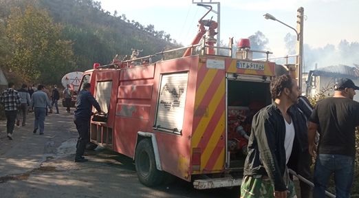 حریق در باغات روستای رودآباد/ یک خانه بهداشت آتش گرفت