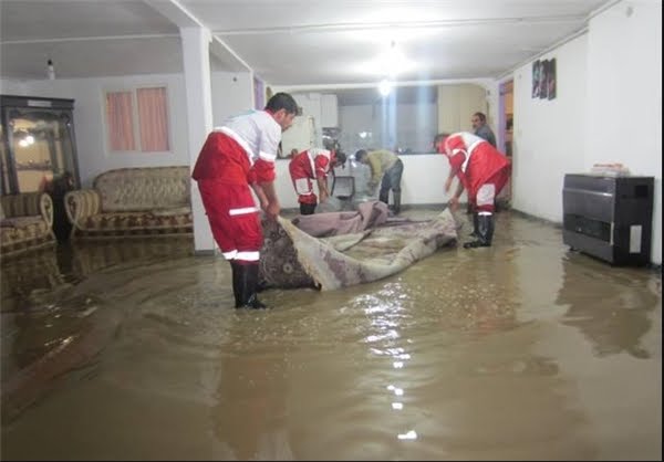 امدادرسانی به منازل مسکونی دچار آبگرفتگی در شهرستان تالش