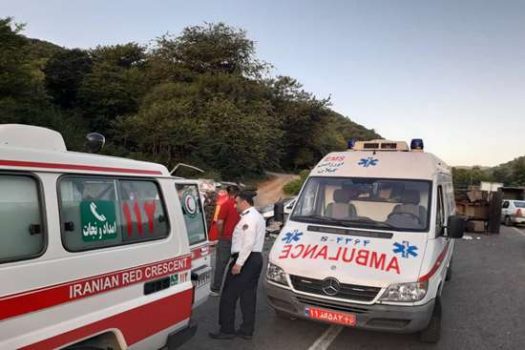 ارائه خدمات درمانی به مصدومان حادثه ترافیکی آستارا به اردبیل