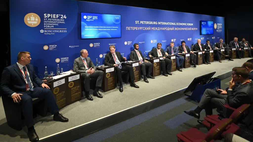 ترسیم ظرفیت های سرمایه گذاری مناطق آزاد ایران در مجمع بین المللی اقتصادی سن پترزبورگ