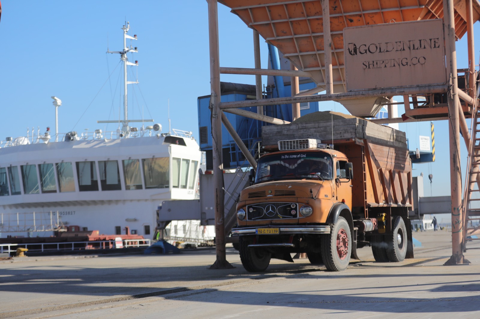 واردات بیش از ۸۴۰ هزار تن نهاده دامی از بنادر کاسپین و انزلی