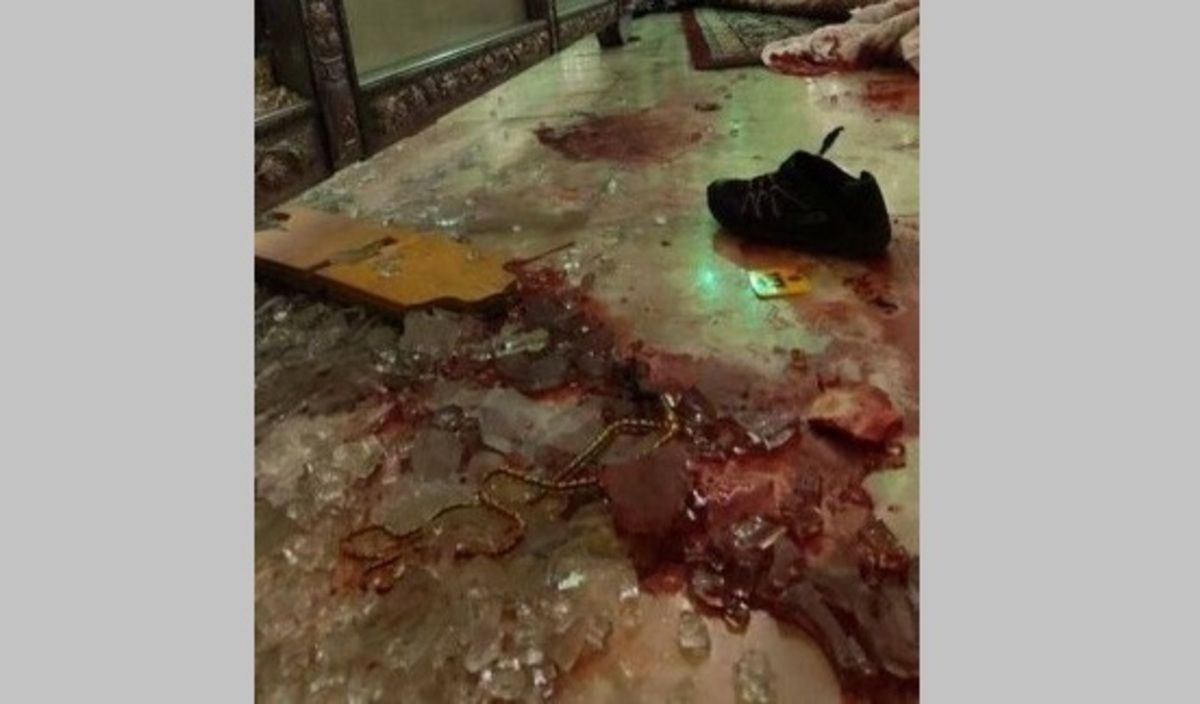 شاهچراغ شیراز به خاک و خون کشیده شد/ ۲۱ کشته و ۴۵ نفر زخمی تاکنون/ یک نفر دستگیر شد