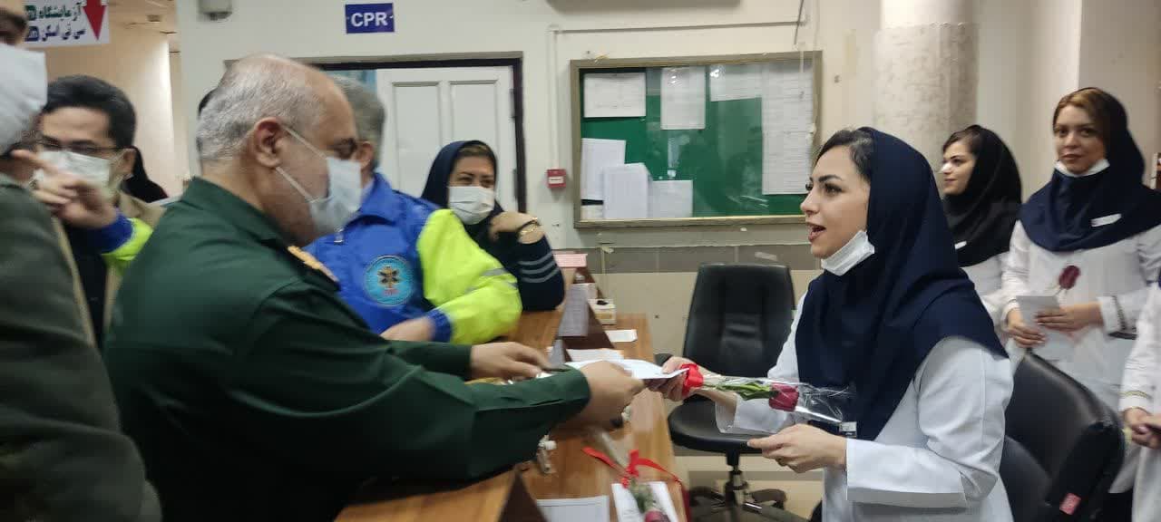 حضور عیدانه سردار عبدالله‌پور در بیمارستان رازی رشت؛ دولتمردان دغدغه‌های کادر درمان را برطرف کنند