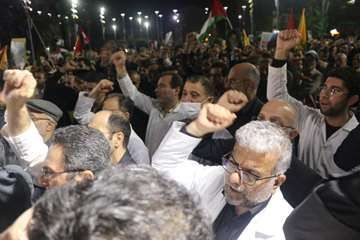 تجمع اعتراضی سپید پوشان مدافع سلامت گیلان در پی بمباران وحشیانه بیمارستانی در غزه