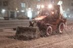 برف روبی خیابان ها و معابر اصلی شهری توسط ماشین آلات و نیروهای خدماتی شهرداری رشت