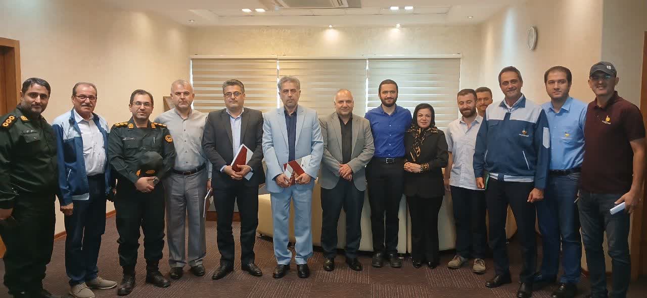 بازدیدفرماندار و اعضای شورای تامین شهرستان از شرکت نئوپان فومنات ؛تقدیر از مدیریت بزرگترین کارآفرین منطقه