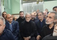 حضور رئیسجمهور محترم در مراسم ترحیم ابوالشهید "حاج حافظ کوچکینژاد ارم ساداتی حضور رئیسجمهور محترم در مراسم ترحیم ابوالشهید “حاج حافظ کوچکینژاد ارم ساداتی
