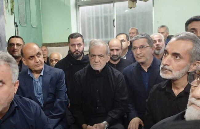 حضور رئیس‌جمهور محترم در مراسم ترحیم ابوالشهید “حاج حافظ کوچکی‌نژاد ارم ساداتی