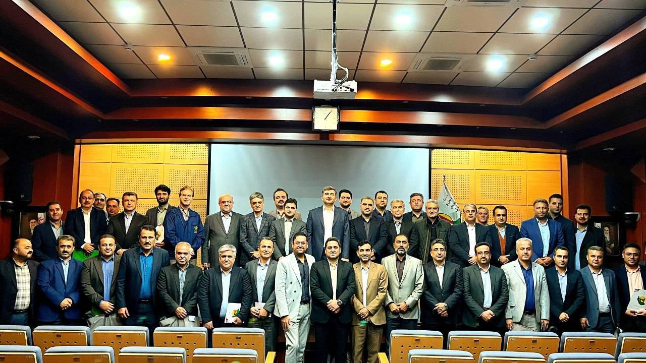 در ۱۸ ماه گذشته رکورد جایگزینی شبکه های فرسوده با کابل خودنگهدار شکسته شد