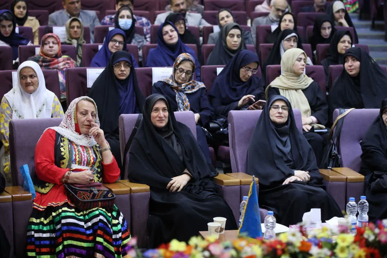 مادر؛اساسی‌ترین رکن شکل‌گیری جامعه‌ای پویا و اخلاق‌مدار