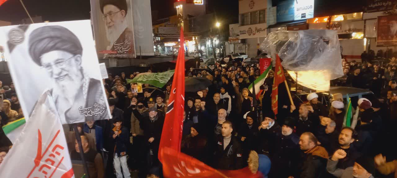 مردمان دیار ابریشم در هفتمین شام غریبان امام شهید در میان اشک و باران تداوم دفاع نیروهای مسلح را تاکید کردند