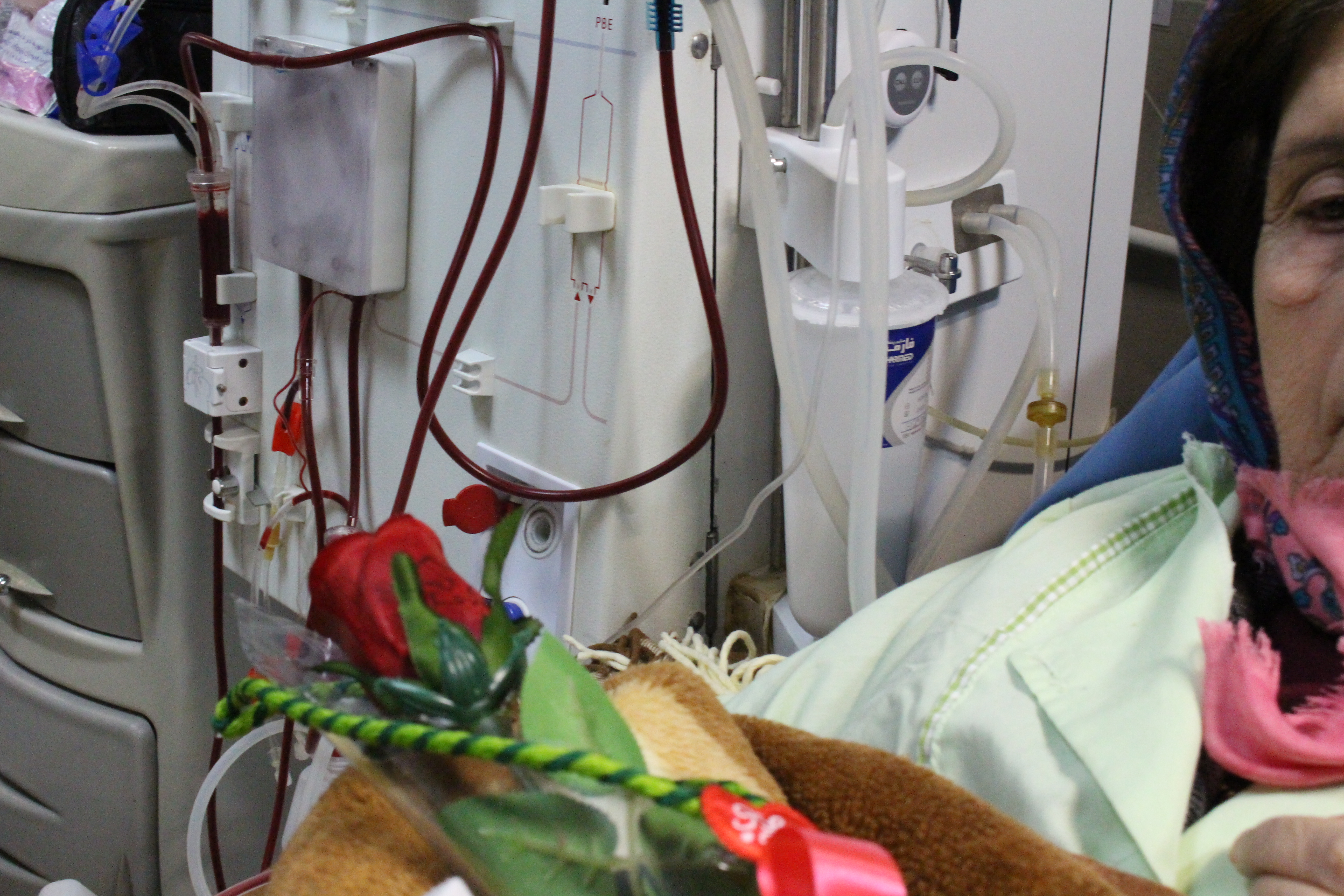 خونگیری ۴ ساعته برای زندگی ۴۸ ساعته/بازدید مسئولان از واحد دیالیز بیمارستان امام حسن مجتبی فومن