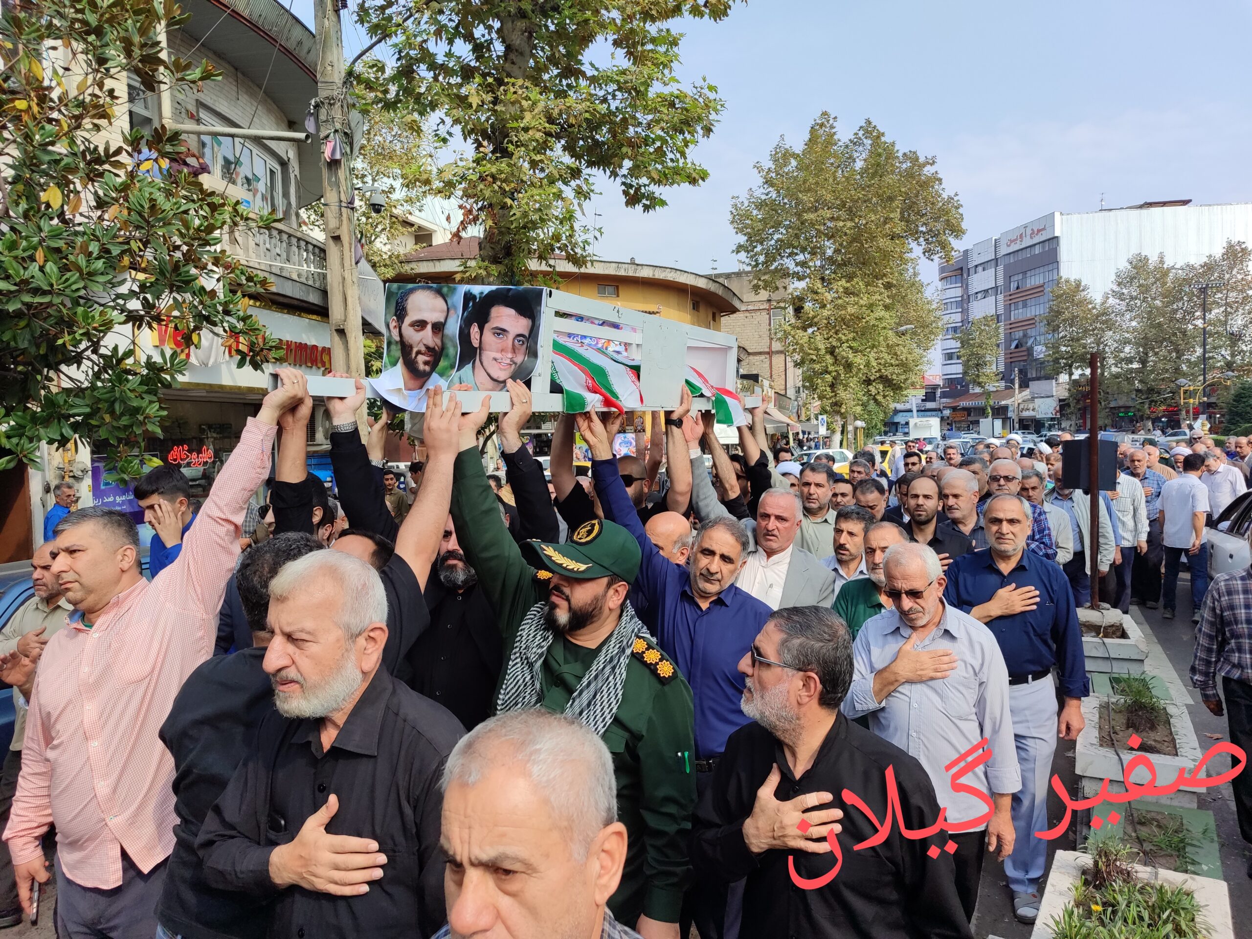 پیکر مادر دو برادر رزمنده شجاع «حجت و بشیر نظری» در امامزاده میرزای فومن آرام گرفت+فیلم