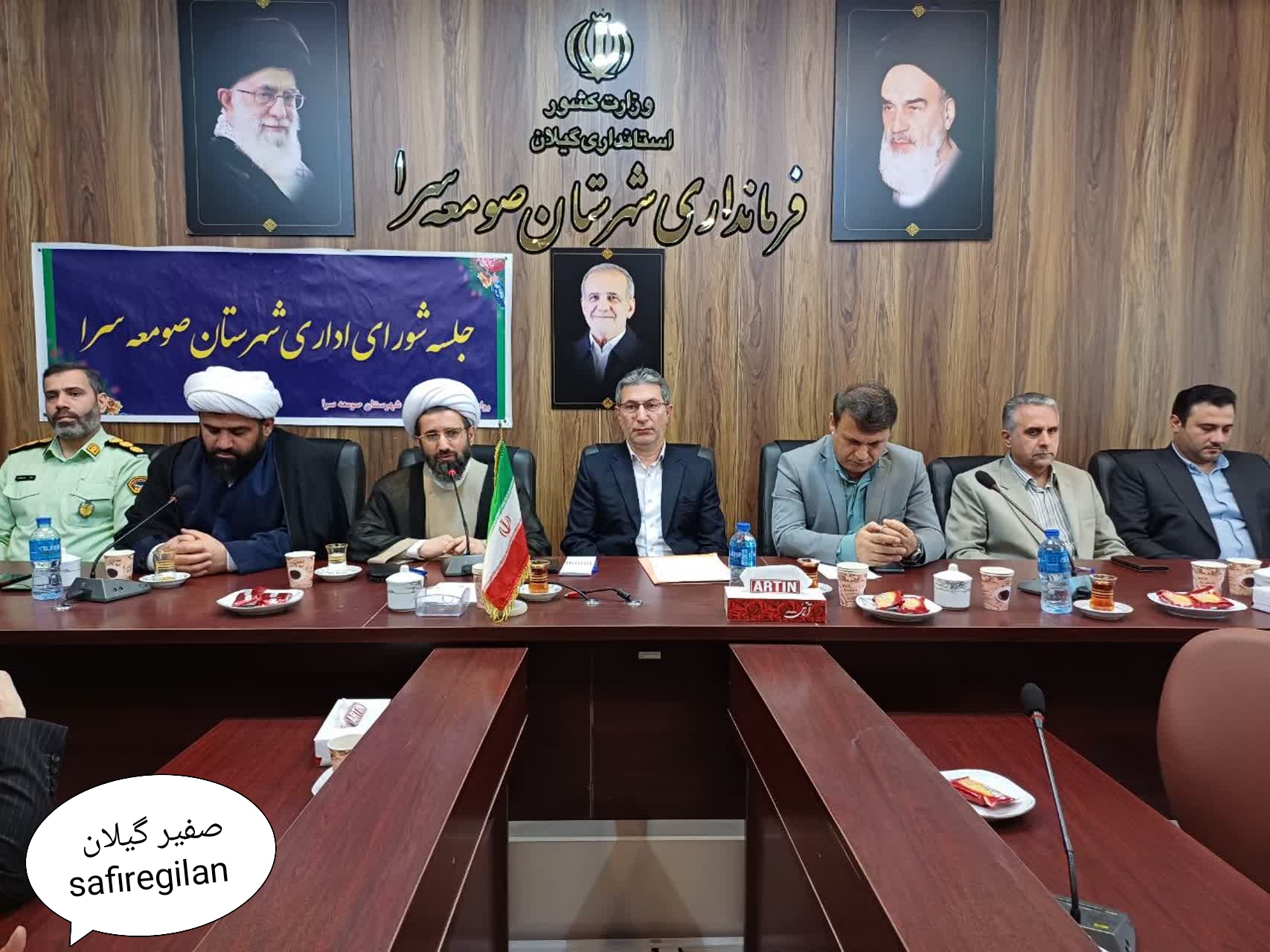 عدول از فرمان رهبری در بعضی از تریبون ها؛دانسته یا ندانسته توپ زدن در زمین دشمن