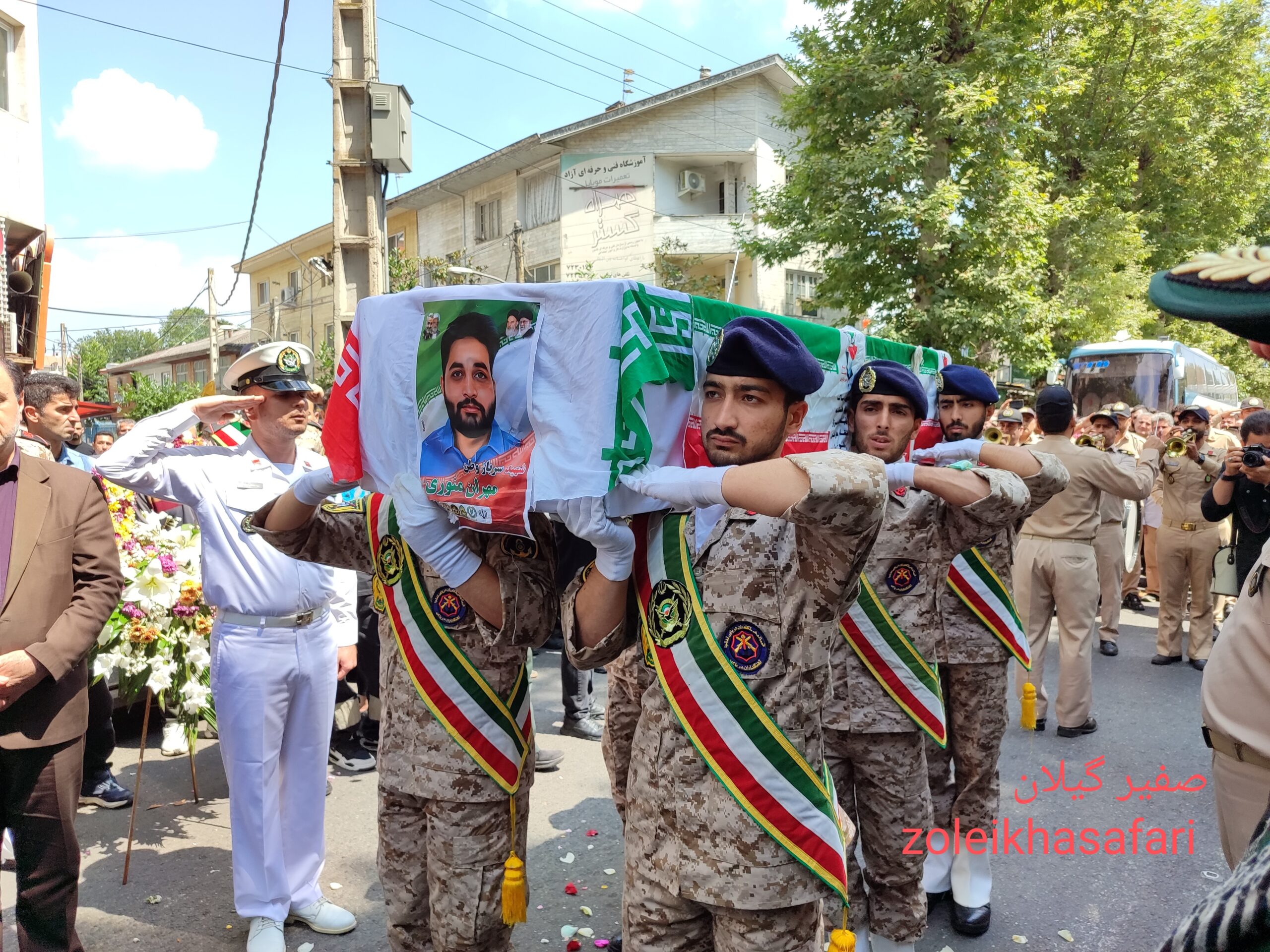 شهید وطن «مهران منوری» در شهرستان فومن تشییع و به خاک سپرده شد