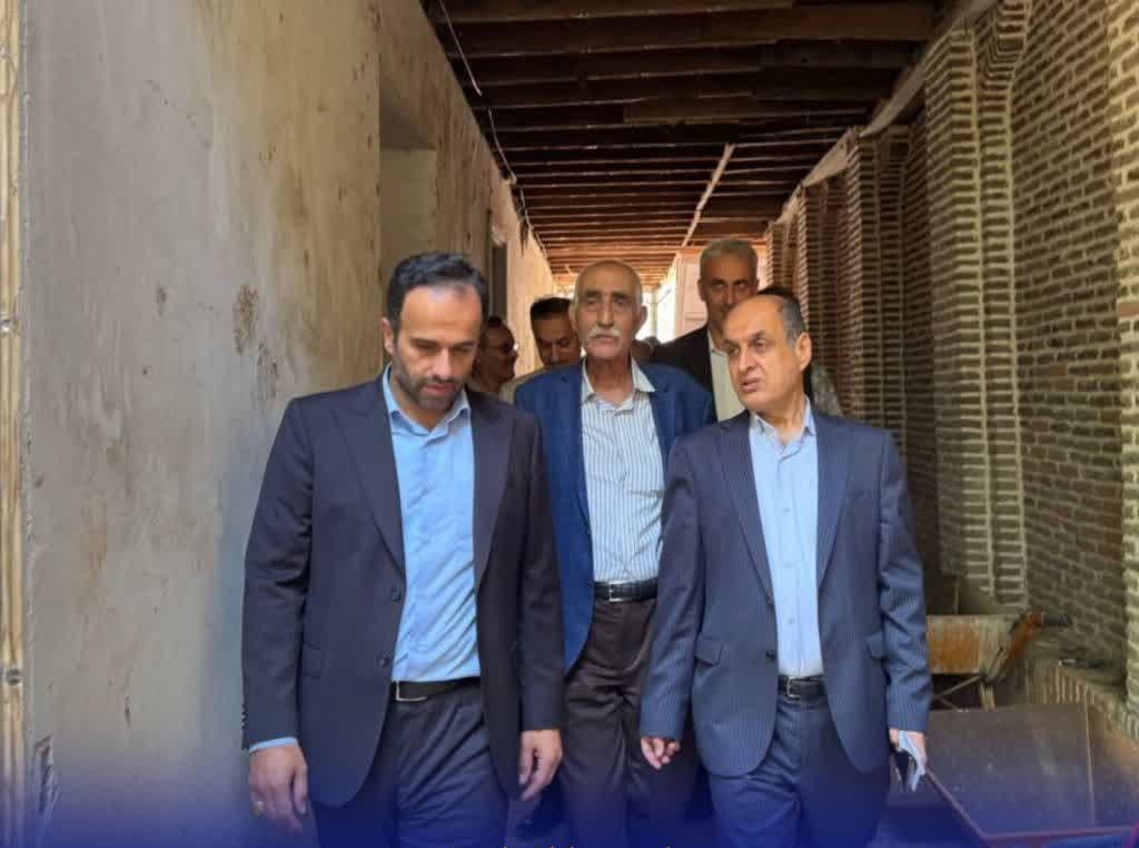 بازدید استاندار گیلان و شهردار رشت از روند مرمت خانه تاریخی میرزا خلیل رفیع نخستین شهردار رشت و عملیات بازآفرینی خانه ابریشمی رشت