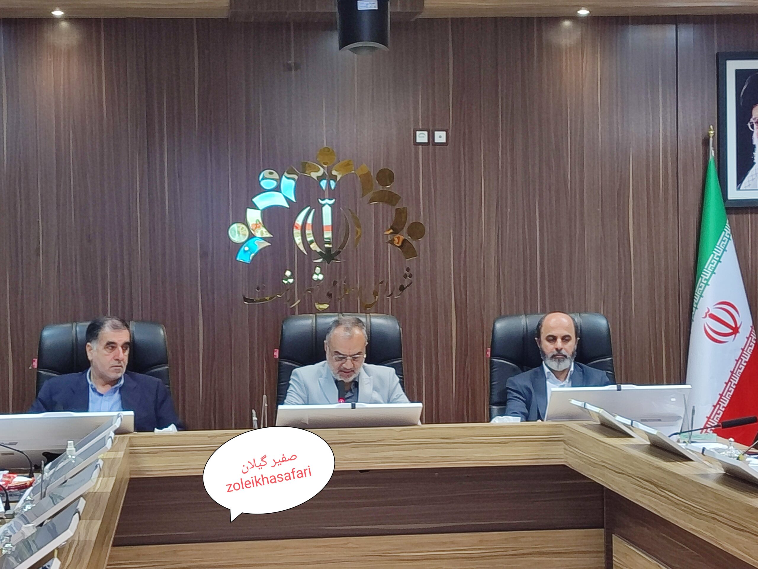 افزایش خودروهای اغذیه‌فروش سیار و کبابی‌های غیرمجاز رشت نگران کننده است