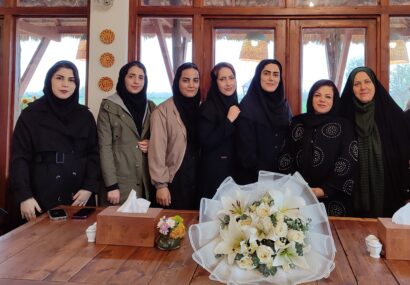 تقدیر بانوی هئیت مدیره از بانوان تلاشگر نئوپان فومنات به مناسبت ولادت حضرت زهرا و روز زن تقدیر بانوی هئیت مدیره از بانوان تلاشگر نئوپان فومنات به مناسبت ولادت حضرت زهرا و روز زن