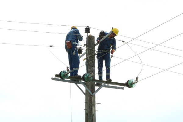 اجرای طرح جهادی افزایش تاب آوری شبکه برق شهرستان رشت