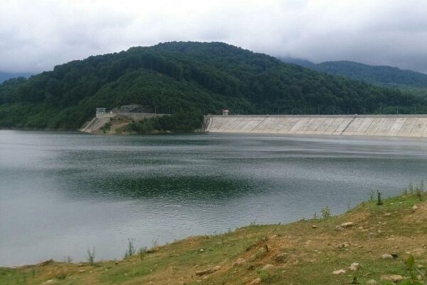 ذخیره آب سد سفیدرود ۴۵ درصد کاهش یافت / شرایط منابع آبی استان عادی نیست