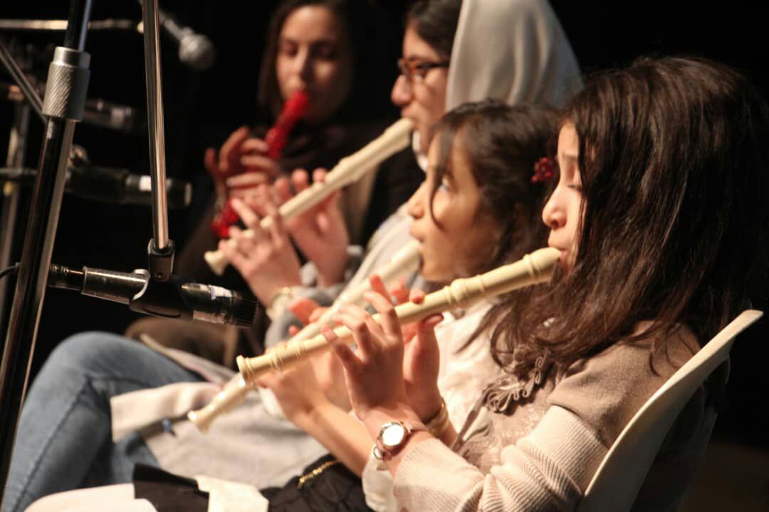 حضور ۵۰ هنرجو در قالب گروه گیتارنوازان و پیانیست ها از آموزشگاه خورشید در جشنواره فجر