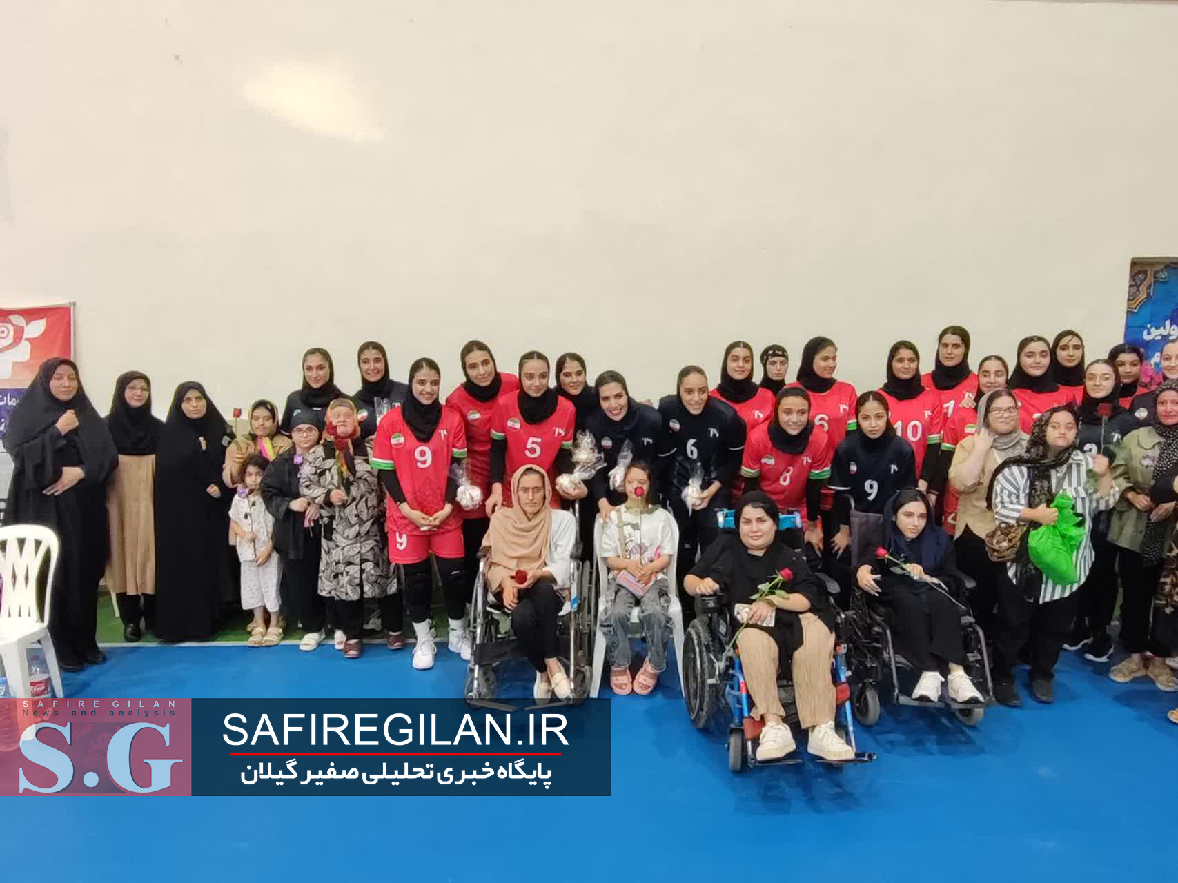 دیدار دوستانه والیبال با حضور بانوان ملی پوش ایران و بهترین بازیکنان گیلان در سالن ورزشی انقلاب فومن برگزار شد+تصاویر