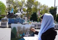 بانوی هنرمند فومنی مجسمه آناهیتا را بر بوم نقاشی به تصویر کشید