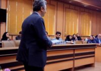 مدیر کلی که به یاد پستچی مهربان کودکی‌هایش نقش پستچی بازی کرد