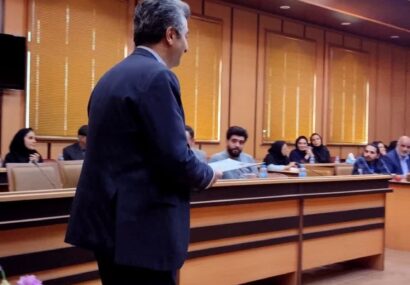 مدیر کلی که به یاد پستچی مهربان کودکی‌هایش نقش پستچی بازی کرد