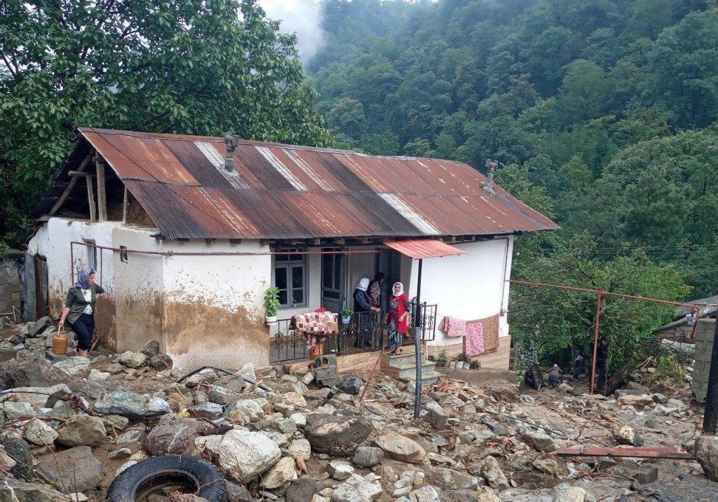 امدادرسانی به خانوارهای آسیب دیده از سیل تالش | ۸ باب منزل مسکونی تخریب شد